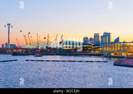 Großbritannien, England, London, Emirates Air Line oder Themse Seilbahn über den Fluss Themse, von Greenwich Peninsula Royal Docks, über Royal Victoria Dock gesehen Stockfoto