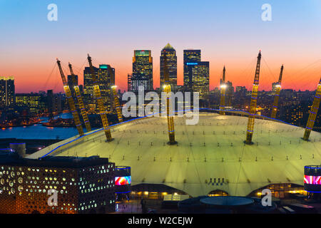 Großbritannien, England, London, Themse, O2 Arena (früher Millenium Dome) und Canary Wharf skyline Stockfoto