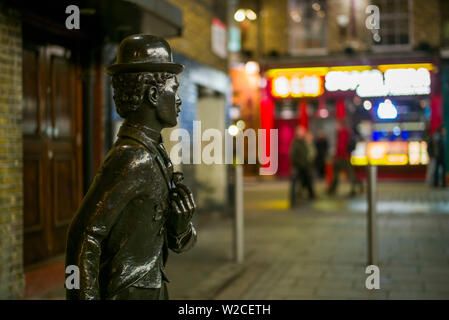 England, London, Soho, Statue des Schauspielers und englischer Bürger Charlie Chaplin Stockfoto