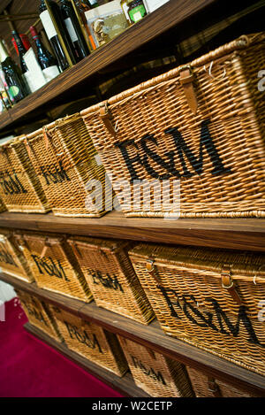 England, London, St. James, Fortnum and Mason speichern, Picknickkorb Stockfoto