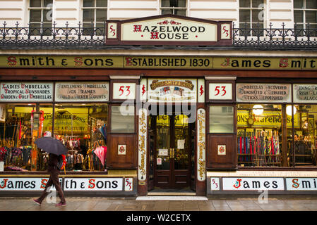 England, London, Bloomsbury, Oxford Street, James Smith und Söhne, Umbrella Shop, gegründet 1830 Stockfoto