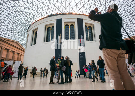 England, London, Bloomsbury, das British Museum, The Great Court von Architekt Norman Foster, dem größten überdachten Platz in Europa Stockfoto