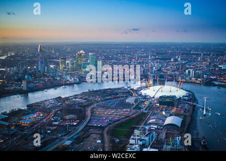 Luftaufnahme über die O2-Arena, der Insel der Hunde und Canary Wharf, London, England Stockfoto