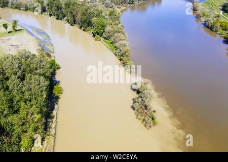 Mündung der Isar, links, in die Donau, Mündungsgebiet der Isar bei hohen Wasser, in der Nähe von Deggendorf, Drone, Niederbayern, Bayern, Deutschland Stockfoto