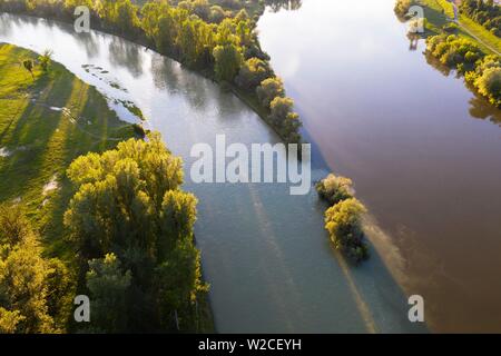 Mündung der Isar, links, in die Donau, Mündungsgebiet der Isar bei hohen Wasser, in der Nähe von Deggendorf, Drone, Niederbayern, Bayern, Deutschland Stockfoto