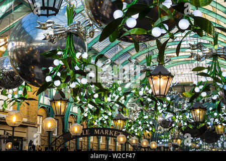 Covent Garden Market an Weihnachten, London, England Stockfoto