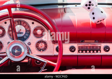 USA, Massachusetts, Gloucester, Antique Car Show, fuzzy dice Stockfoto