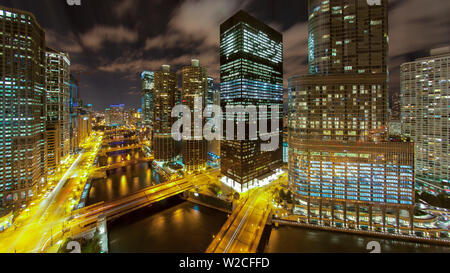 USA, Illinois, Chicago, Downtown West Wacker Drive und Chicago River Stockfoto