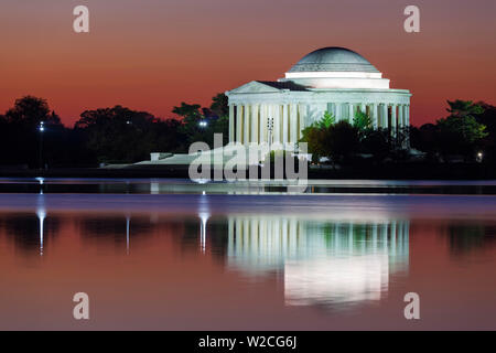 USA, Washington DC, Jefferson Memorial und Reflexion der Tidal Basin, Dawn Stockfoto