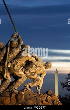 Zeitrafferaufnahme von der Statue von Iwo Jima U S Marine Corps Memorial auf dem Arlington National Cemetery, Washington DC, USA Stockfoto