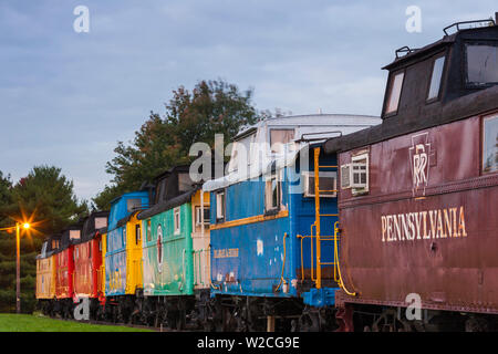 USA, Pennsylvania, Pennsylvania Dutch Country, Ronks, Red Caboose Motel, Unterkunft im historischen Caboose Eisenbahn Autos Stockfoto