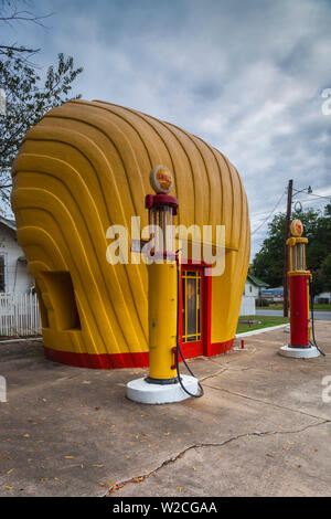 USA, North Carolina, Winston-Salem alte muschelförmige Gas Stationfrom der 1920er Jahre Stockfoto