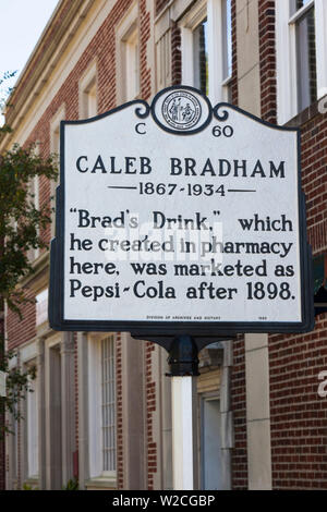 USA, North Carolina, New Bern, dem Geburtsort von Pepsi-Cola, softdrink durch Apotheker Caleb Bradham D 1898 erstellt, Plakette Stockfoto