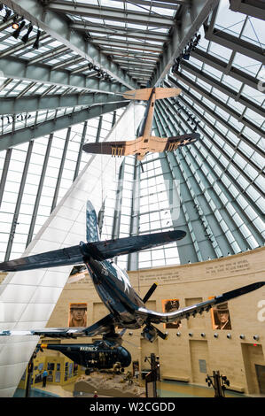 USA, Virginia, Dreieck, National Museum of the Marine Corps, Leatherneck Galerie mit WW2-Ära Corsair Jagdflugzeug Stockfoto