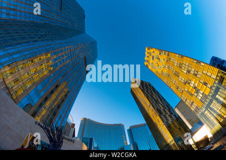 USA, Nevada, Las Vegas, den Strip CityCenter, Aria Resort & Casino, Veer Türme auf der rechten Seite Stockfoto