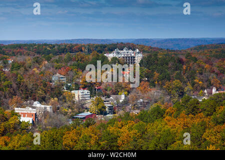 USA, Arkansas, Eureka Springs, Crescent Hotel, Erhöhte Ansicht Stockfoto