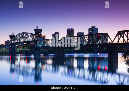 USA, Arkansas, Little Rock, die Skyline der Stadt vom Arkansas River Stockfoto