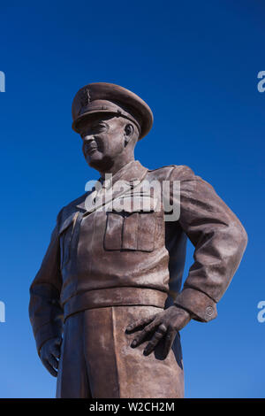 USA, Kansas, Abilene, Eisenhower Presidential Library Bereich Website Präsident Dwight D. Eisenhower, Eisenhower Statue gewidmet Stockfoto