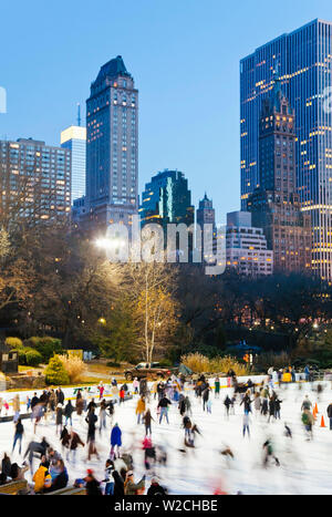 USA, New York City, Manhattan, Wollman Eisbahn im Central Park Stockfoto