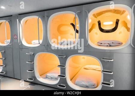 Schlafen Kapseln in 9 Stunden Hotel, Capsule Hotel, Tokio, Japan Stockfoto