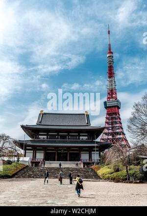 Tokyo Tower mit Zojoji Tempel, buddhistische Tempelanlage, Tokio, Japan Stockfoto