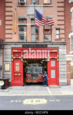 FDNY Baseballmütze Polizeiabzeichen Feuerwehr Von New York City Rot & Gold Auf