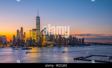 USA, New York, Manhattan, Lower Manhattan und das World Trade Center, der Freedom Tower über die Hudson River Stockfoto