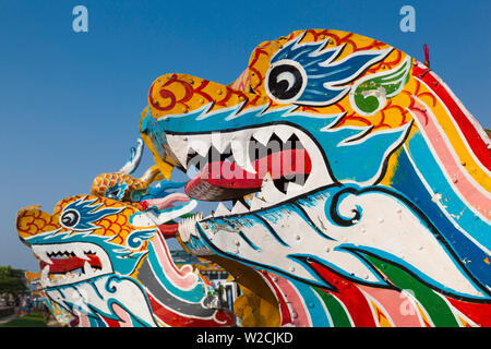 Vietnam, Hue, Drachen Ausflugsschiffe, Parfüm-Fluss Stockfoto