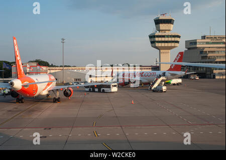 05.06.2019, Berlin, Deutschland, Europa - Easyjet Passagier Flugzeuge am Flughafen Tegel. Stockfoto