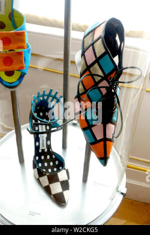 Manolo Blahnik Schuhe auf der Hertford House London England Großbritannien Stockfoto