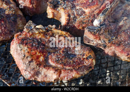 Gegrilltes Schweinefleisch Bone Steaks. Bbq essen. Close Up. Stockfoto