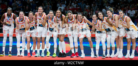 Die Spieler der ESP-win Die der FIBA-Frauen der Basketball-europameisterschaft 2019 und feiern die Goldmedaille. Stockfoto