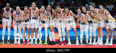 Die Spieler der ESP-win Die der FIBA-Frauen der Basketball-europameisterschaft 2019 und feiern die Goldmedaille. Stockfoto