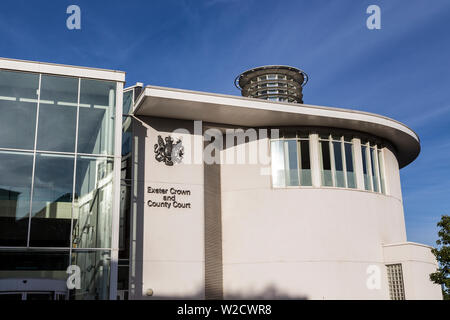 Exeter Krone und Amtsgericht, Gerichtsgebäude, Hammer, das Rechtssystem, Gerichtssaal, Richter - Recht, Justiz, Anwalt, Recht, Büro, Gericht, Stockfoto