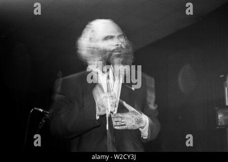 Daniel Higgs in lungenfisch am Morgen alle Parteien zum 27. März 2004, Camber Sands, Roggen, West Sussex, England, Vereinigtes Königreich. Stockfoto