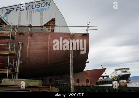 Werftarbeiter in Ferguson Marine Werft am Fluss Clyde in Port Glasgow, Schottland. Stockfoto