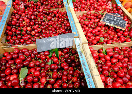 Cherry Anzeige am Marktstand, Lot, Frankreich Stockfoto