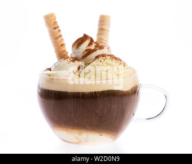 Eisbecher: Vanilleeis und Espresso - Eiskaffee in Schale Stockfoto