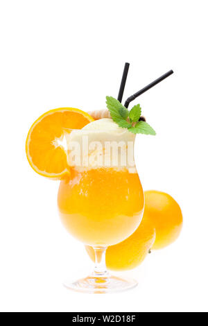 Eisbecher/Cocktail: Sanfte Engel Eisbecher - Sanfte Engel Eisbecher - Vanilleeis mit Orangensaft - Vanilleeis mit Orangensaft Stockfoto