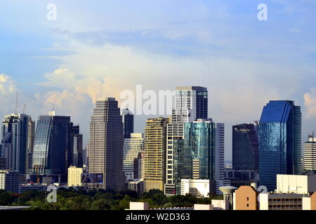 Ein hohes Ansehen der Wolkenkratzer im Zentrum von Bangkok, Thailand, Blick nach Norden von der Sathorn Bezirk Stockfoto