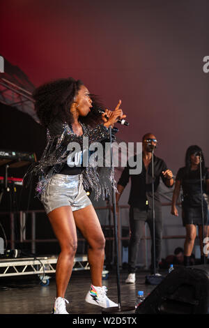 Beverley Knight 2019 Cornbury führt auf dem Festival, großen Tew, Oxfordshire. Beverley Knight, MBE (* Beverley Anne Smith, 22. März 1973) Stockfoto