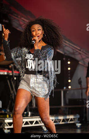 Beverley Knight 2019 Cornbury führt auf dem Festival, großen Tew, Oxfordshire. Beverley Knight, MBE (* Beverley Anne Smith, 22. März 1973) Stockfoto