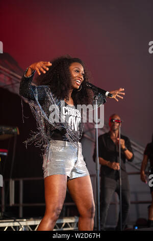 Beverley Knight 2019 Cornbury führt auf dem Festival, großen Tew, Oxfordshire. Beverley Knight, MBE (* Beverley Anne Smith, 22. März 1973) Stockfoto