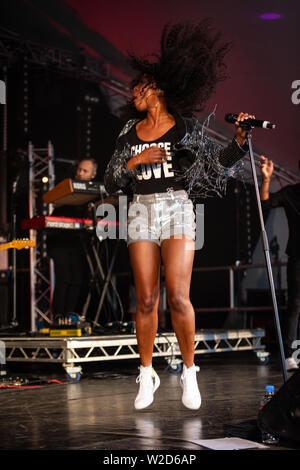 Beverley Knight 2019 Cornbury führt auf dem Festival, großen Tew, Oxfordshire. Beverley Knight, MBE (* Beverley Anne Smith, 22. März 1973) Stockfoto