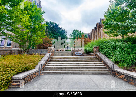 DURHAM, NC, USA - Juni 18: Sprachen und William R. Perkins Library am 18. Juni 2017 an der Duke University in Durham, North Carolina. Stockfoto