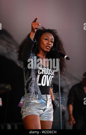 Beverley Knight 2019 Cornbury führt auf dem Festival, großen Tew, Oxfordshire. Beverley Knight, MBE (* Beverley Anne Smith, 22. März 1973) Stockfoto