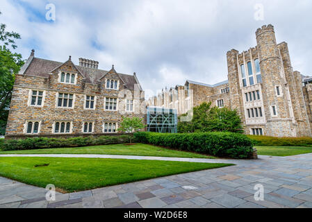 DURHAM, NC, USA - Juni 18: Sprachen und William R. Perkins Library am 18. Juni 2017 an der Duke University in Durham, North Carolina. Stockfoto