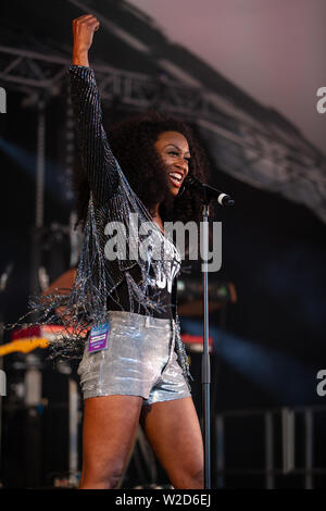 Beverley Knight 2019 Cornbury führt auf dem Festival, großen Tew, Oxfordshire. Beverley Knight, MBE (* Beverley Anne Smith, 22. März 1973) Stockfoto