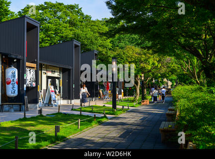 Nagoya, Japan - 29.Juni 2019. Straße mit vielen Bäumen in Nagoya, Japan. Nagoya ist die Hauptstadt der Präfektur Aichi, ist eine Herstellung und Versand Nabe in Cen Stockfoto