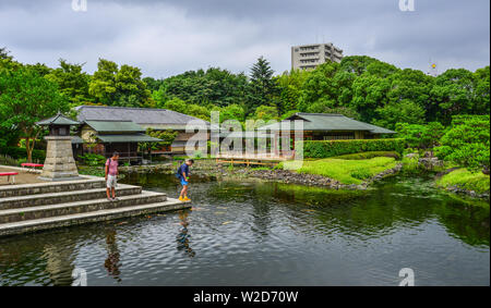 Nagoya, Japan - 29.Juni 2019. Idyllische Landschaft der japanischen Garten im Sommer Tag. Nagoya ist eine Herstellung und Versand Nabe in zentralen Honshu. Stockfoto